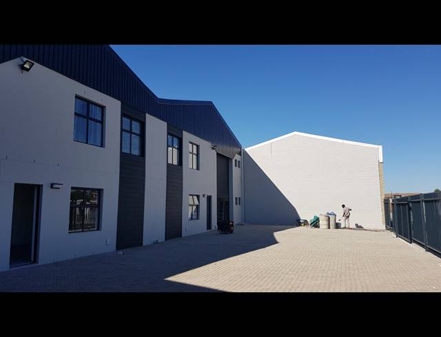 1,107M² FACTORY TO LET IN SAXENBURG PARK 2
